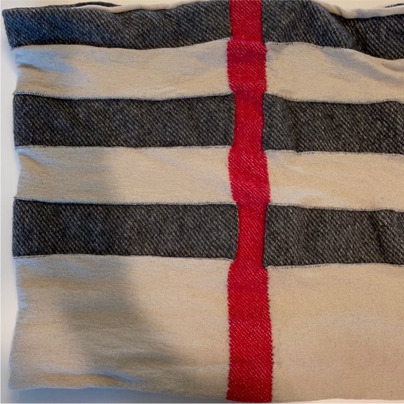 Sale!πβ₯οΈRare Burberry Wool Infinity Scarf - Picture 7 of 16